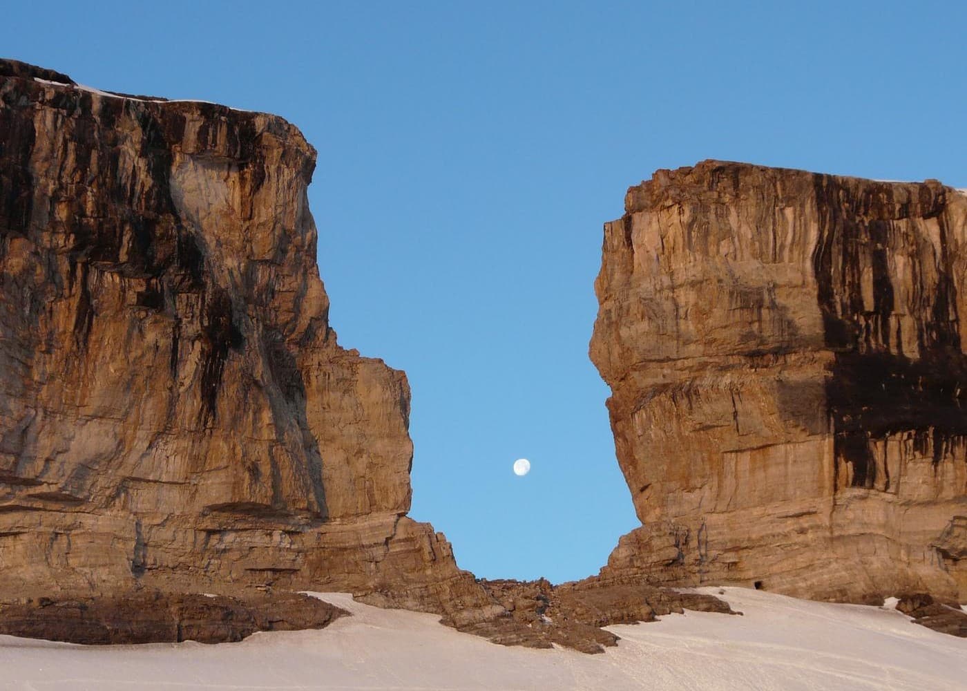 La Brèche de Roland, passage spectaculaire dans la montagne.